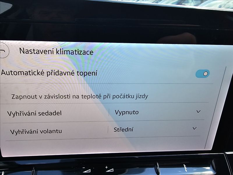 Volkswagen Golf 8 2,0TDi 110KW DSG STYLE - fotka 25 z 41