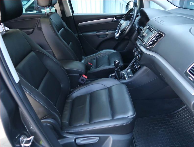 Volkswagen Sharan (2018) Highline 2.0 TDI BMT, 7 míst - fotka 9 z 23