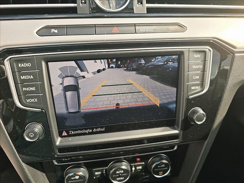 Volkswagen Passat VIII 1,4TSi DSG Highline - fotka 46 z 56