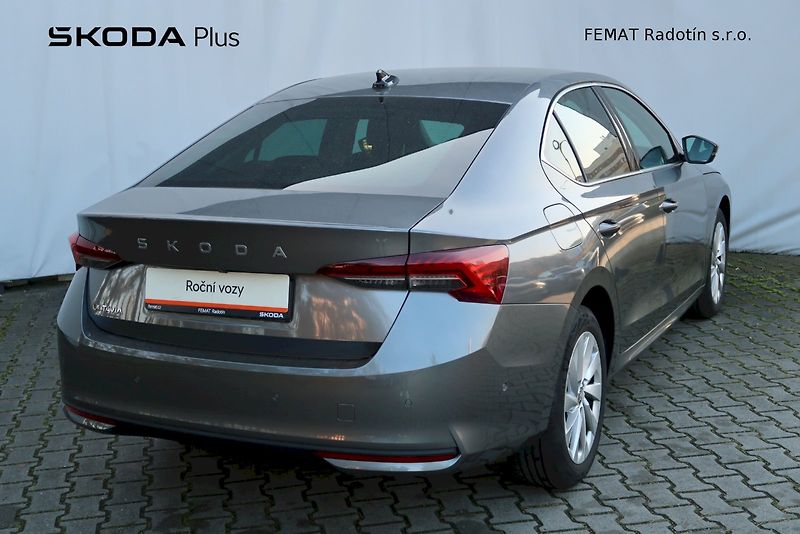 Škoda Octavia (2024) Top Selection 1.5 TSI 110 kW - fotka 2 z 28