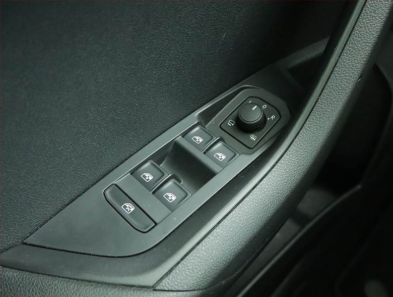 Škoda Karoq (2023) Ambition 2.0 TDI - fotka 17 z 17