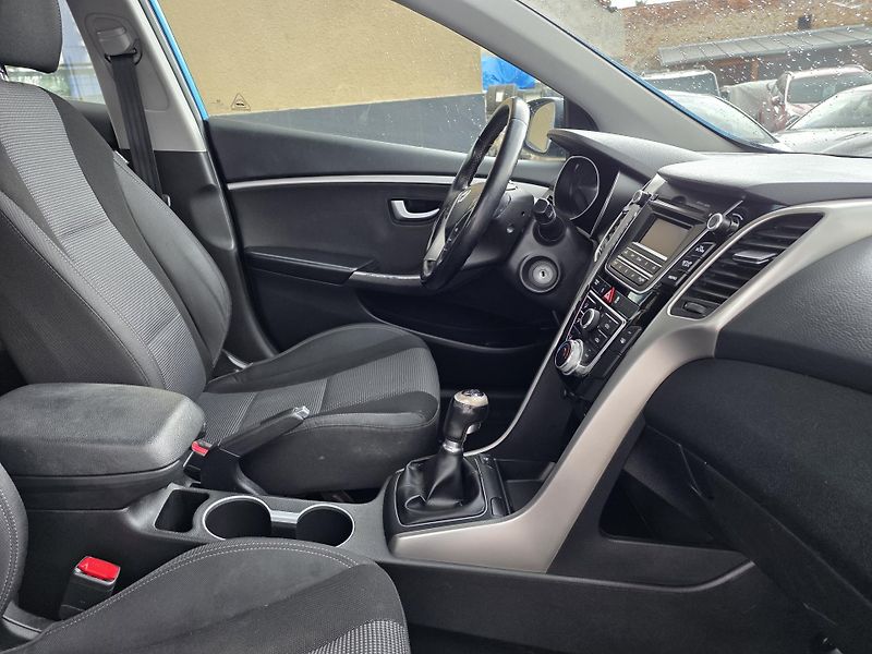 Hyundai i30 1.6-NÍZKÁ SPOTŘEBA- 5l/100km - fotka 10 z 13