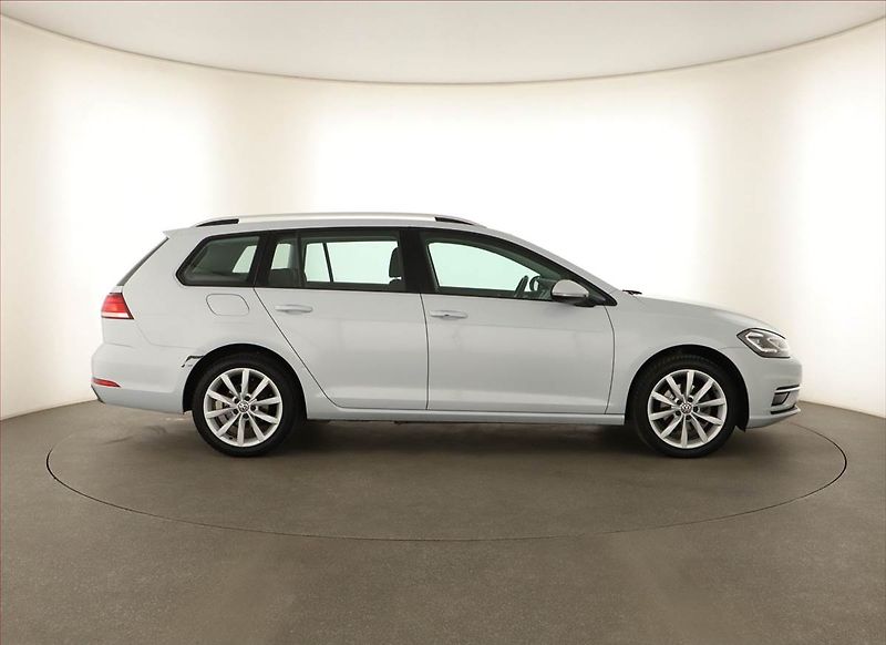 Volkswagen Golf (2017) 1.0 TSI, Tempomat - fotka 6 z 14