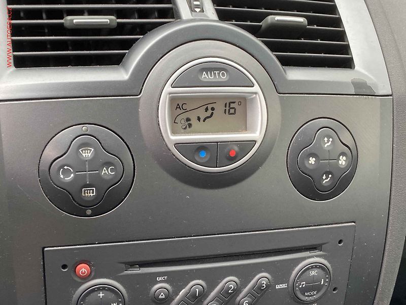 Renault Mégane (2009) 1.6i, ČR, AC, tempo - fotka 14 z 17