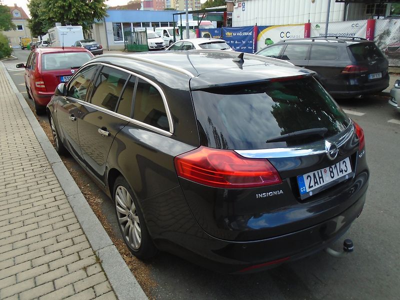 Opel Insignia (2011) 2.0 CDTi Combi 4X4 Automat - fotka 4 z 16