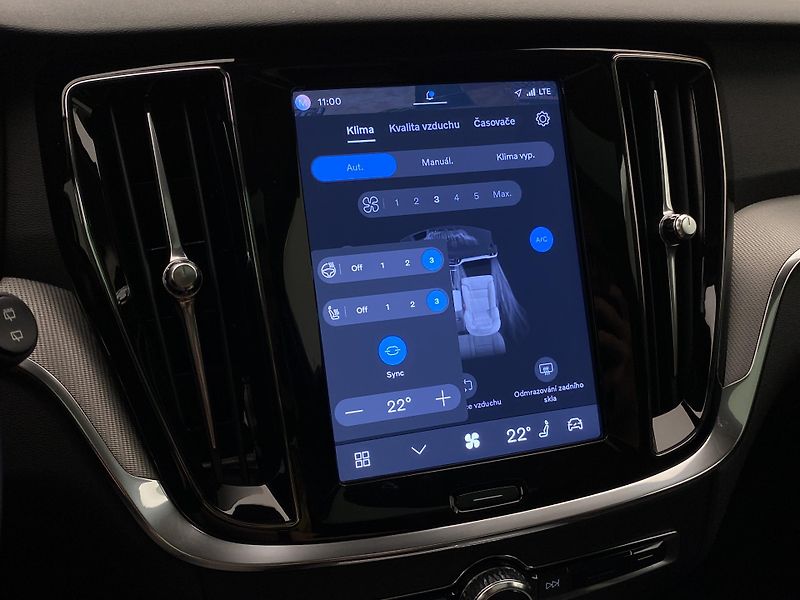 Volvo V60 B4 DARK PLUS AUT  - fotka 42 z 59