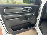 Dodge RAM 1500 (2023) Bighorn 5,7 Hemi Lonestar Crew - náhled 17