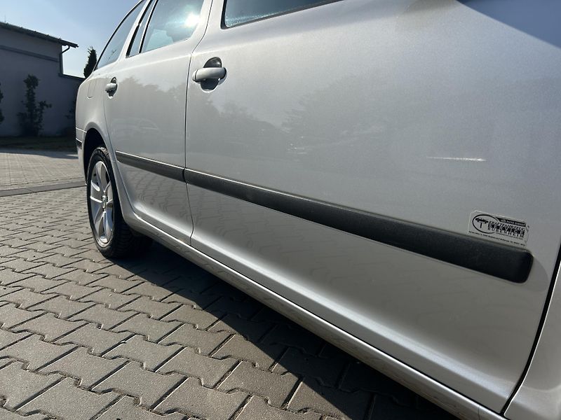 Škoda Octavia 1,9TDi DSG combi Team Edition - fotka 25 z 50