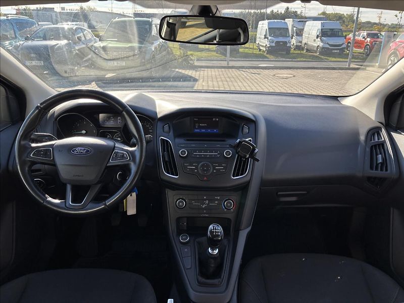 Ford Focus 1,5 TDCI 70kW Trend - fotka 13 z 28