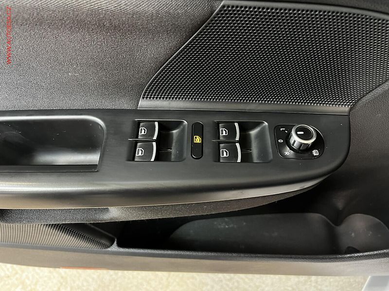Volkswagen Golf (2010) 1.4 TSi, Highline, panor - fotka 12 z 14