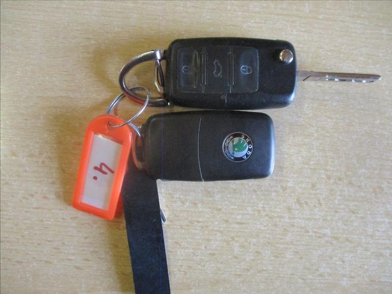 Škoda Octavia 2,0 TDI RS, aut.klima,tažné, - fotka 38 z 38