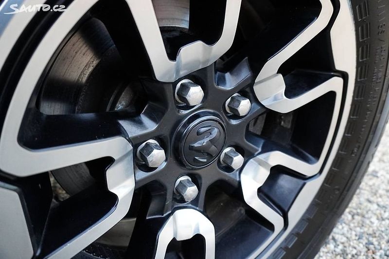 Dodge RAM (2015) 5.7 HEMI 4X4 REBEL EDITION - fotka 32 z 35