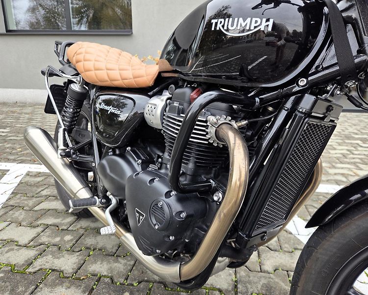 Triumph Street Twin (2017) 900 + brašny - fotka 11 z 17