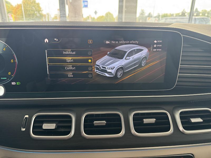 Mercedes-Benz GLE (2022) 300d 4 MATIC AMG  - fotka 37 z 39