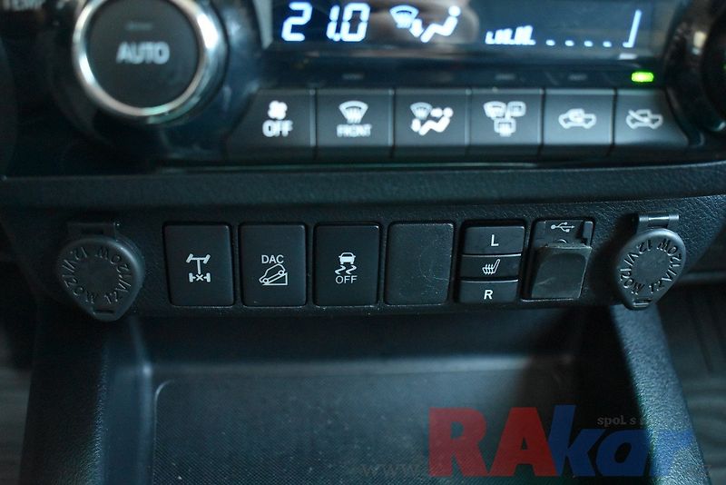 Toyota Hilux (2020) Active 2,4 D-4D  AWD - fotka 17 z 28