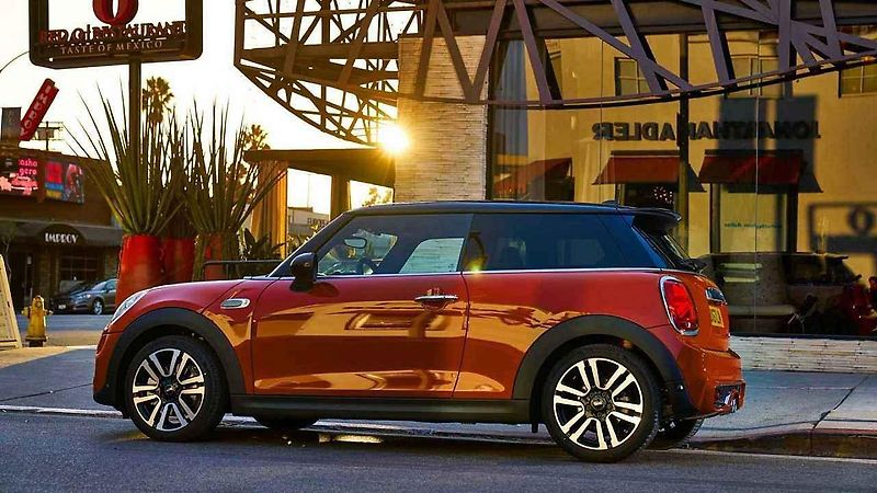 Mini Cooper S a Cabriolet.
