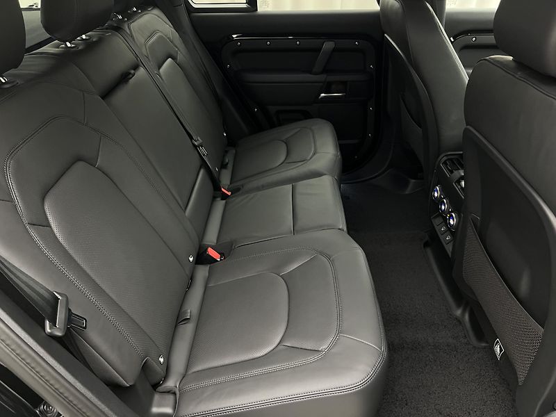 Land Rover Defender (2025) 110 D250 X-DYNAMIC SE AWD Aut - fotka 15 z 45
