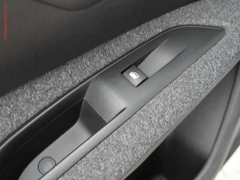 Peugeot 3008 (2018) 1.5HDi, 1.maj,ČR, Active, TZ - fotka 12 z 18