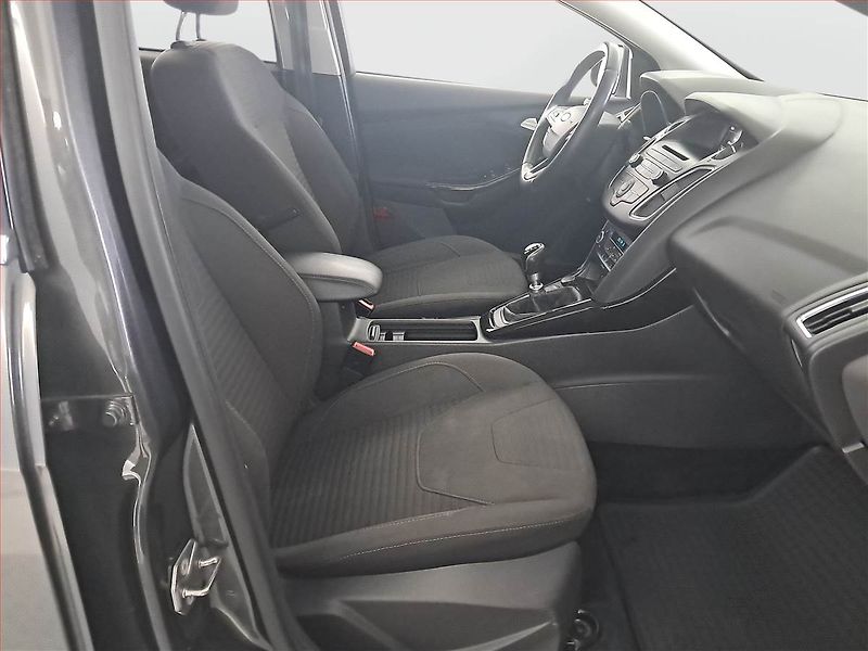 Ford Focus (2016) 1.0 EcoBoost, Serv.kniha - fotka 9 z 14