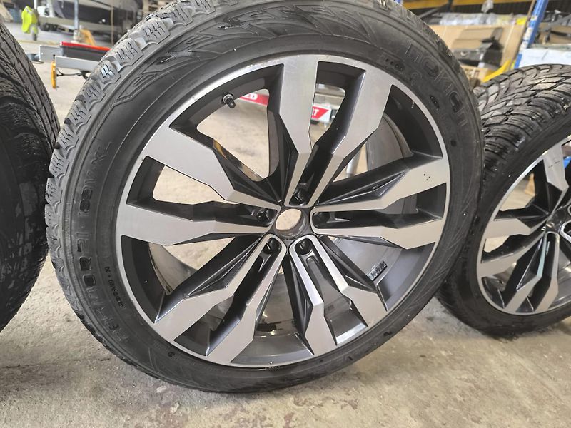 Volkswagen Touareg Alu disky Volkswagen + PNEU - fotka 3 z 6
