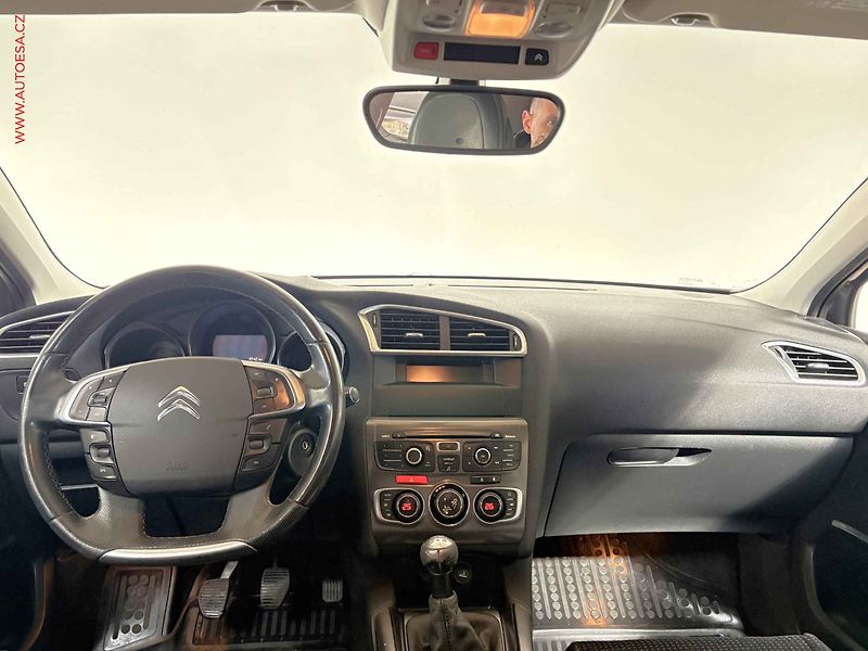 Citroën C4 (2012) 1.6i, 1.maj, AC, výhřev sed. - fotka 8 z 17