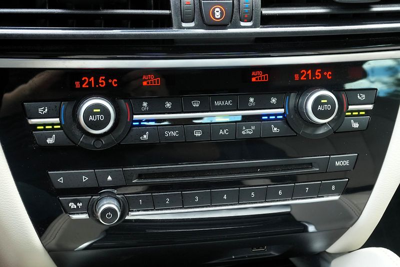 BMW X6 M50d, ČR, Tažné, Ventilace,H/K - fotka 23 z 42