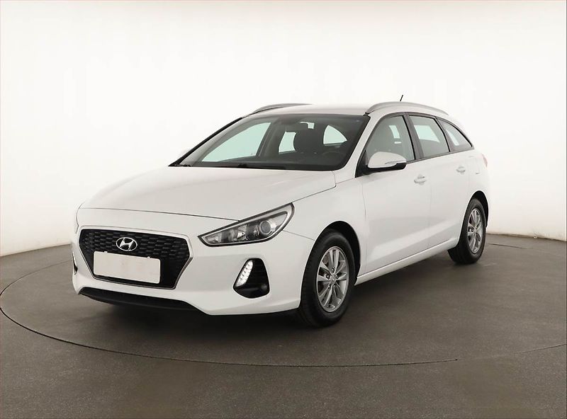 Hyundai i30 (2017) 1.0 T-GDI, Tempomat - fotka 2 z 16