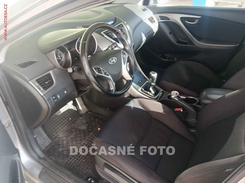 Hyundai Elantra (2011) 1.6i 16V, ČR - fotka 3 z 3