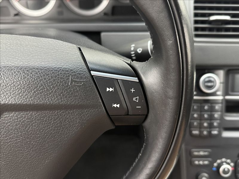 Volvo XC90 3,2 4X4 7-MÍST KŮŽE SENZORY ČR - fotka 11 z 38