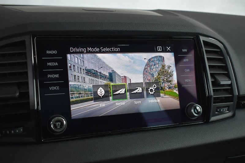 Škoda Karoq (2022) Sportline 1.5TSI 110kW DSG - fotka 24 z 28