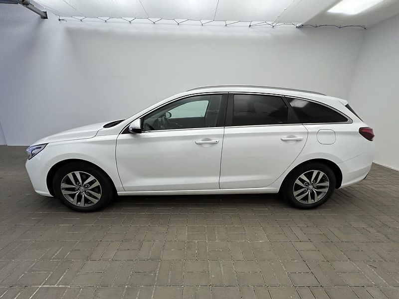 Hyundai i30 1.6 CRDI Style - fotka 3 z 24