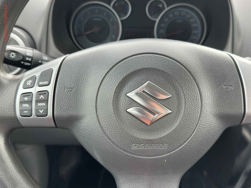 Suzuki SX4 (2012) 1.6 VVTi 4x4, 1.maj,ČR, AC - fotka 12 z 19