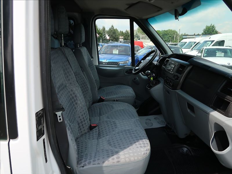 Ford Transit 2,2 TDCi,92kW,L3,6míst,tempoma - fotka 13 z 21