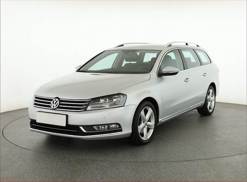 Volkswagen Passat (2011) 2.0 TDI, Tempomat - fotka 2 z 18