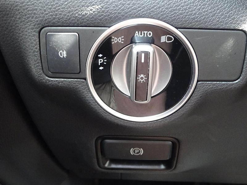 Mercedes-Benz GLA 200 CDI AMG Paket LED SERVIS - fotka 22 z 34