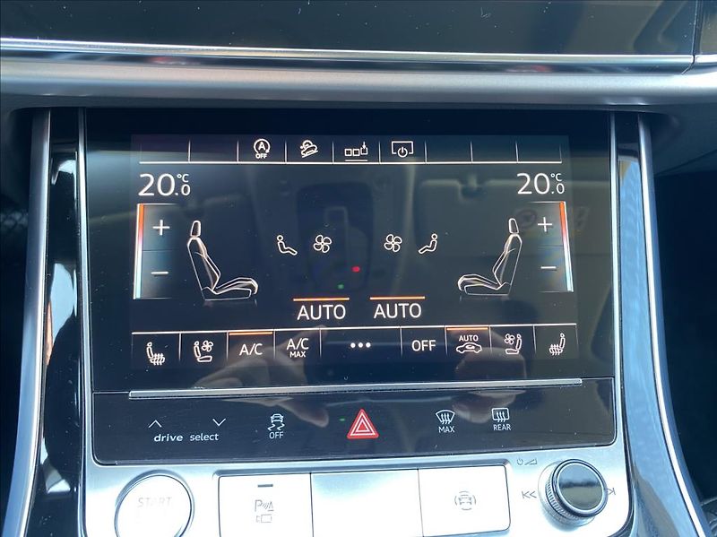 Audi Q8 3,0 55TFSi quattro Sport - fotka 34 z 47