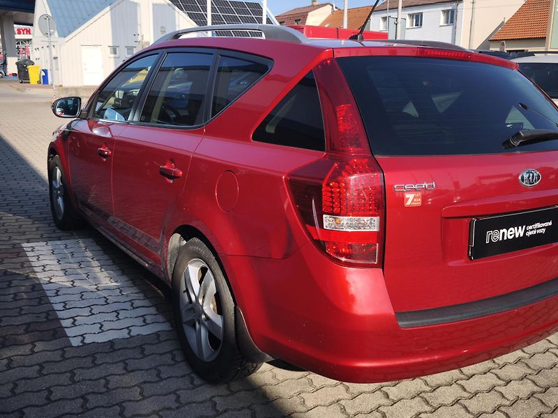 Kia Ceed 2011 ČR 1.6 CRDi 85kW  - fotka 22 z 33