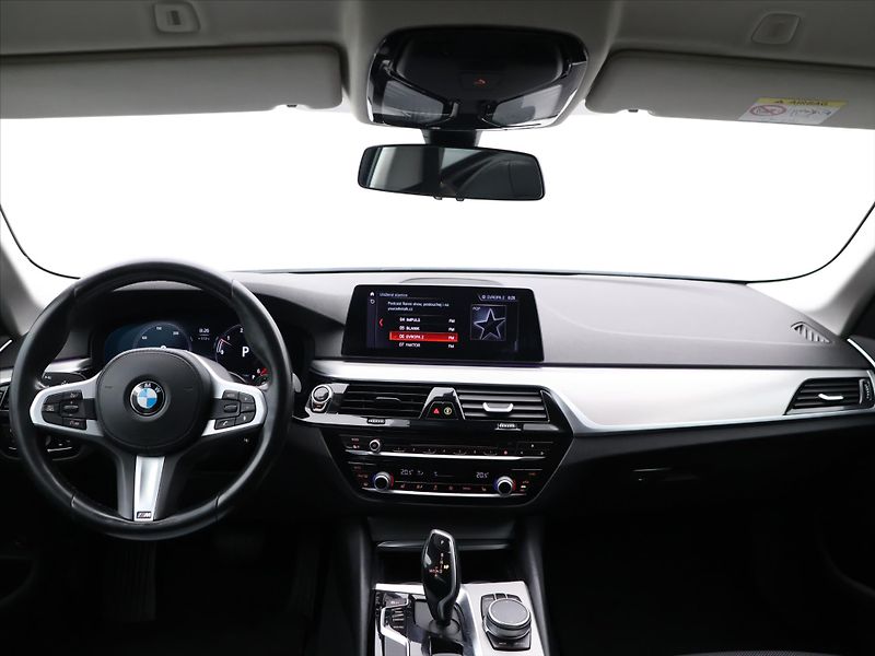 BMW Řada 5 3,0 530d 195kW Aut. Sport Line - fotka 24 z 31