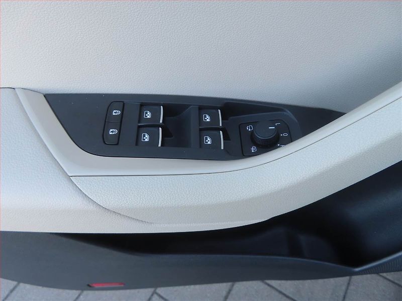 Škoda Karoq (2018) Style Plus 1.5 TSI - fotka 16 z 26