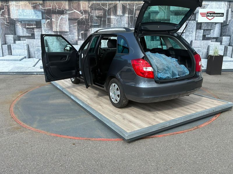 Škoda Fabia (2010) 1.2TSi,63KW,VYHŘ.SEDADLA,TEMP. - fotka 9 z 21
