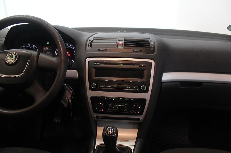 Škoda Octavia (2010) 1.4 TSI 90kW Nez.Topení - fotka 25 z 31