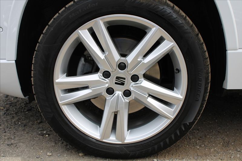 Seat Ateca 2,0 TDI  ČR,1.MAJ,A/T,4x4,FR - fotka 37 z 41