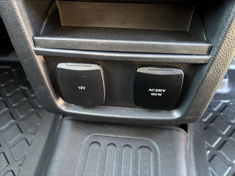 Ford S-MAX 2,5 HEV ST-Line 140kW - fotka 19 z 55