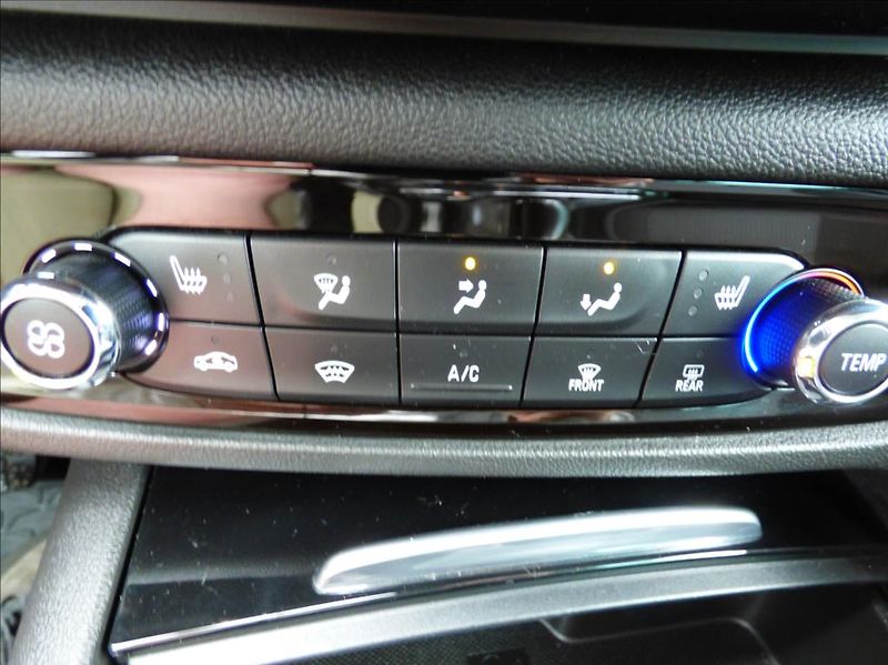 Opel Insignia 2,0 CDTi  Business Edition - fotka 29 z 39