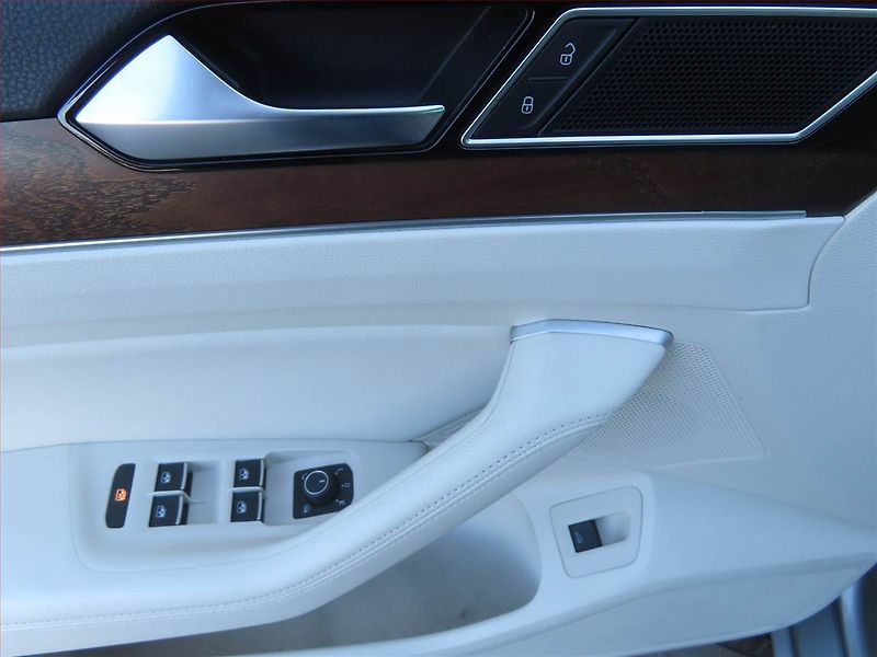 Volkswagen Passat (2016) 2.0 TDI, Automat, Serv.kniha - fotka 17 z 24