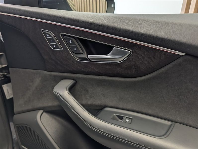 Audi Q8 E55 TFSI Quattro S-line - fotka 37 z 38