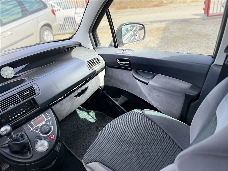 Citroën C8 2,0 HDI 100kW XENONY,TAŽNÉ - fotka 19 z 27