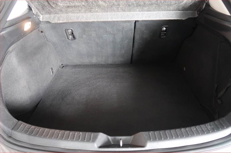Mazda 3 (2014) 1.5 Skyactiv-G, Navi - fotka 14 z 16