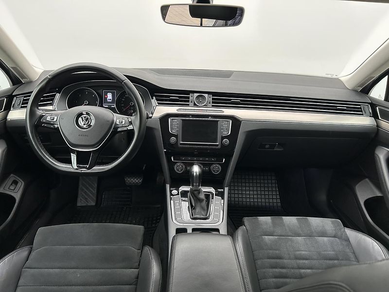 Volkswagen Passat Variant 2,0 TDI Highline - fotka 6 z 27