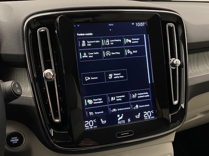 Volvo XC40 D4 AWD INSCRIPTION REZERVACE - fotka 36 z 44